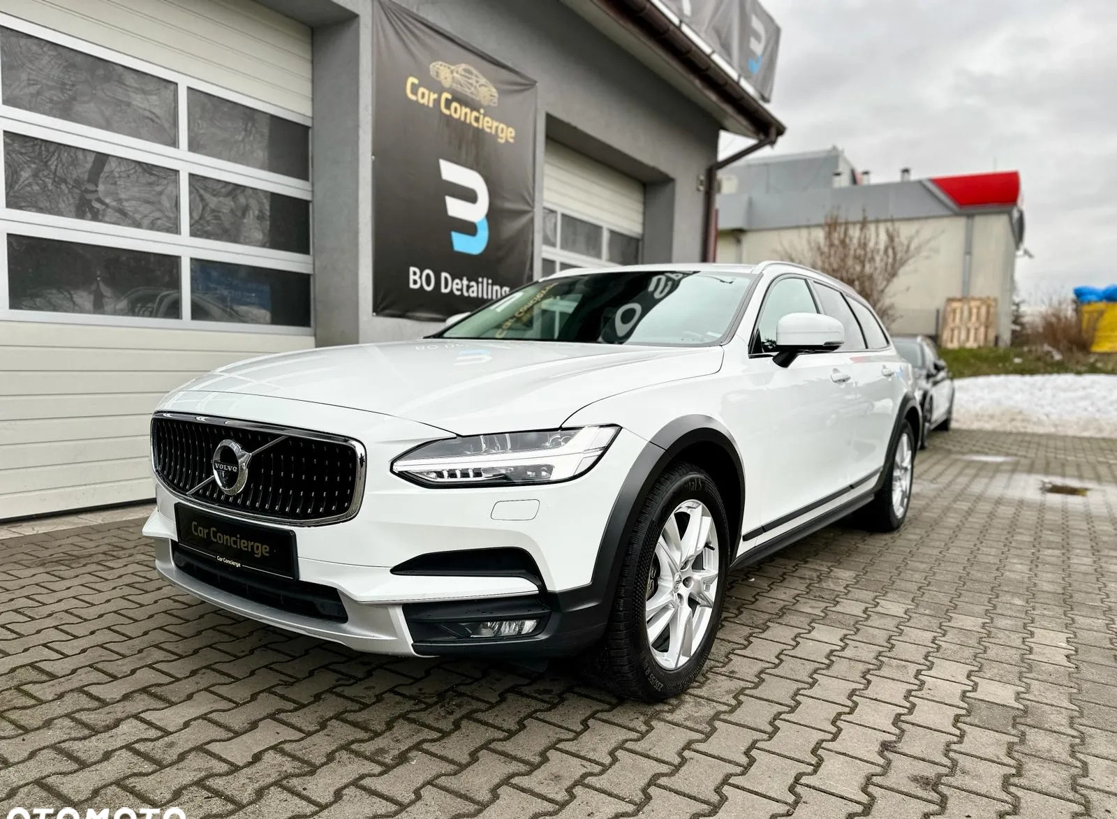 Volvo V90 Cross Country cena 134900 przebieg: 176000, rok produkcji 2019 z Ostroróg małe 742